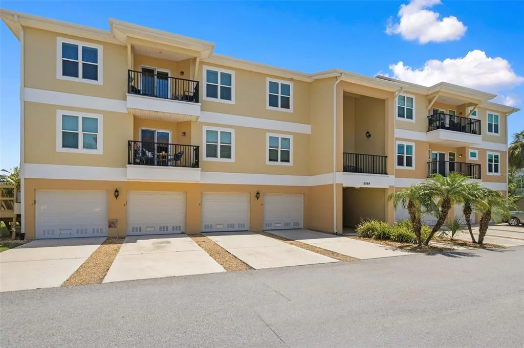 5064 ROYAL PALMS WAY # 204, NEW PORT RICHEY, FL 34652