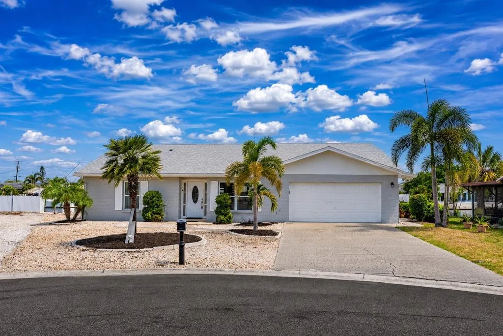 805 LEISEY CIRCLE, RUSKIN, FL 33570