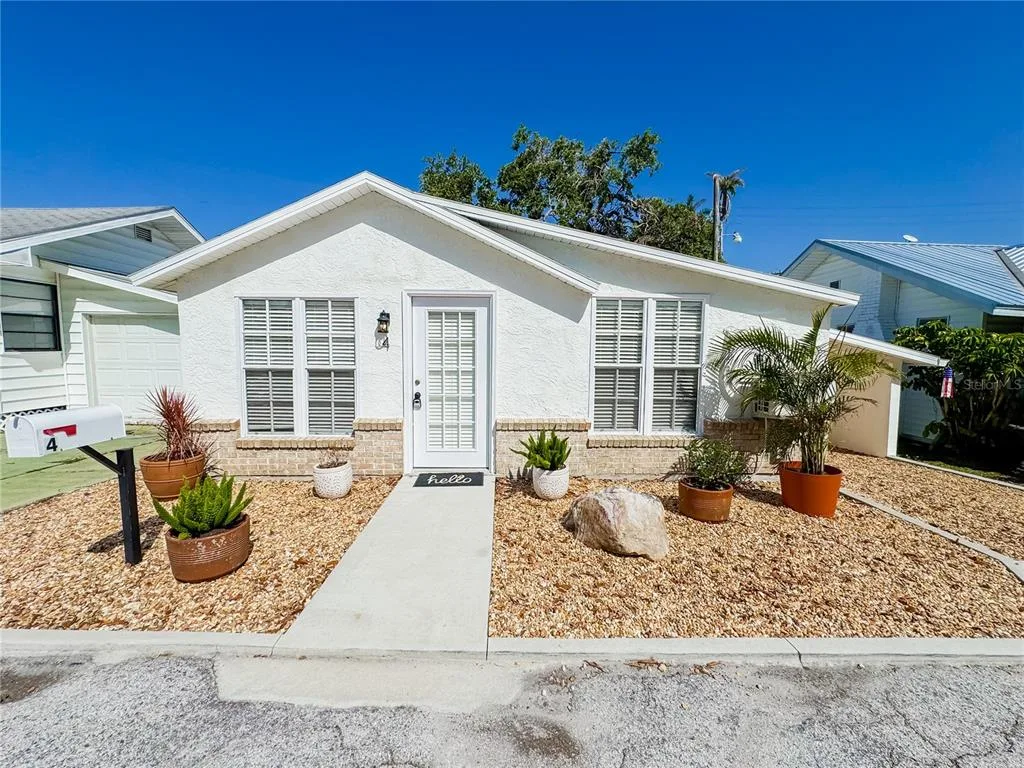 4 BRADEN CASTLE DRIVE, BRADENTON, FL 34208
