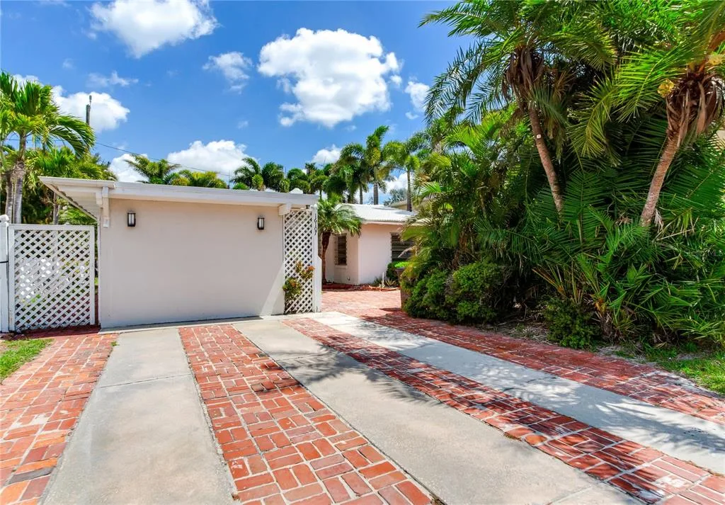 16107 GULF BOULEVARD, REDINGTON BEACH, FL 33708