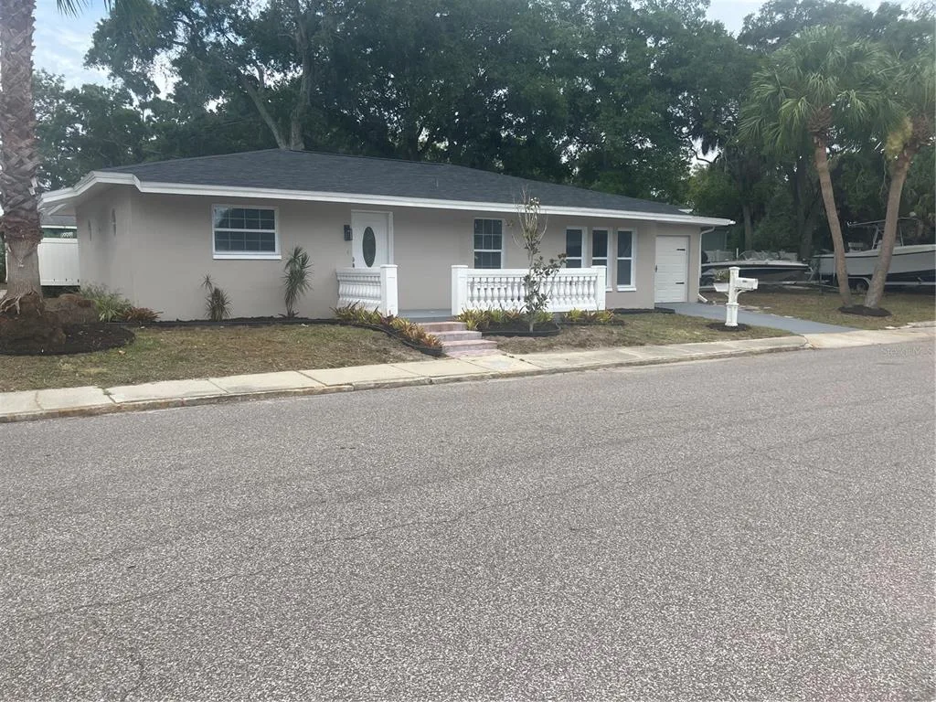 601 BANANA STREET, TARPON SPRINGS, FL 34689