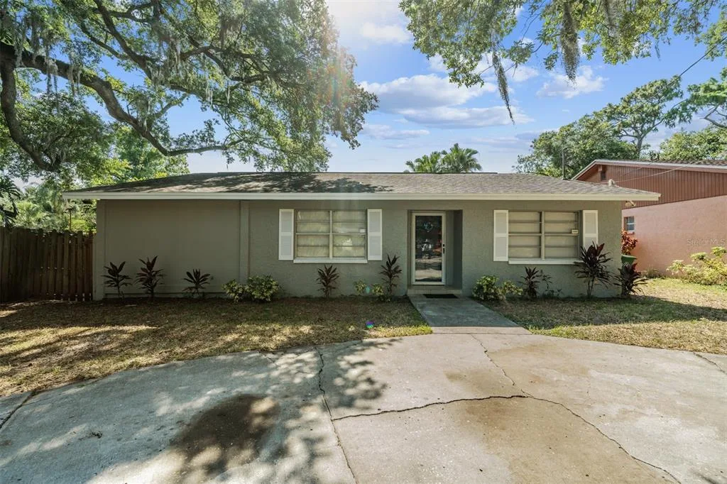 9616 N OKLAWAHA AVENUE # 1/2, TAMPA, FL 33617