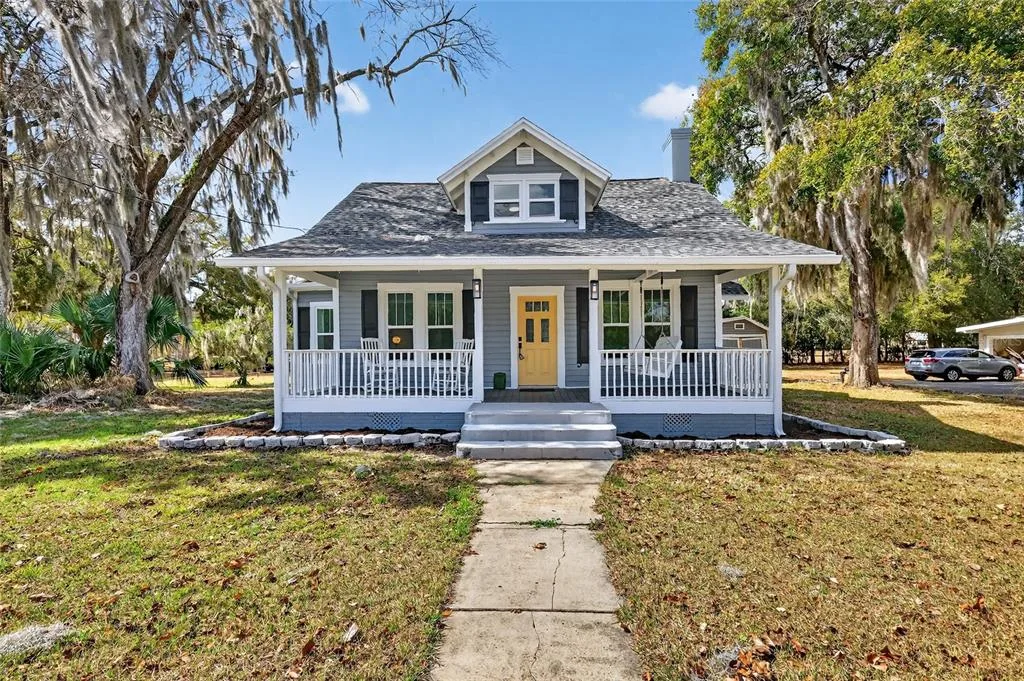 92 S TROWELL AVENUE, UMATILLA, FL 32784