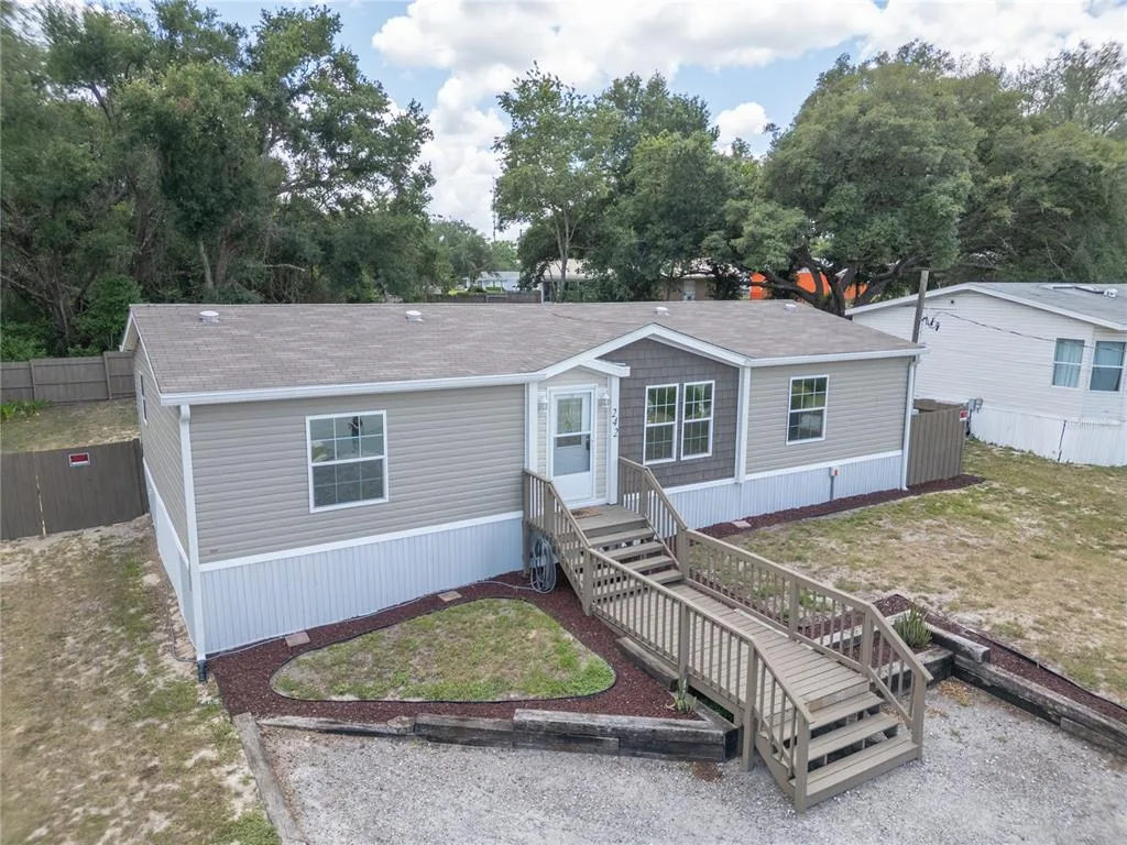242 SKYLINE DRIVE, LADY LAKE, FL 32159