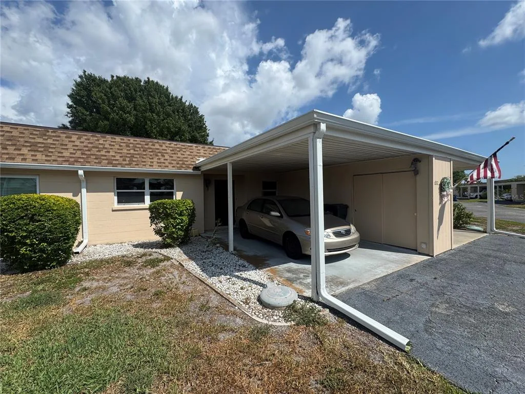 652 PARK CIRCLE, BRADENTON, FL 34207