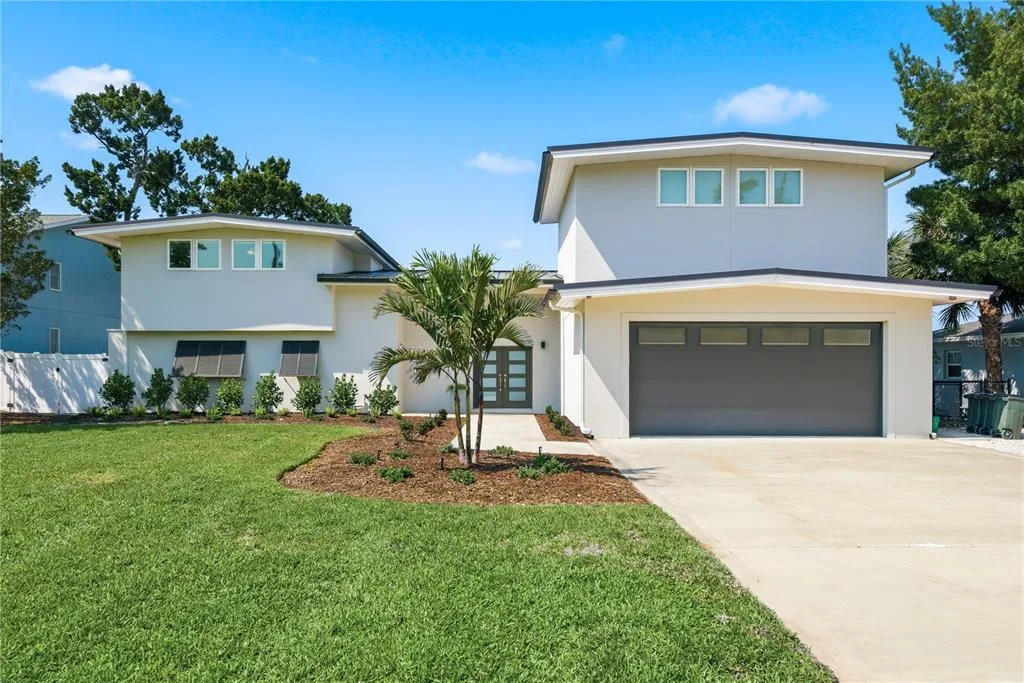 915 BAYSHORE DRIVE, TARPON SPRINGS, FL 34689