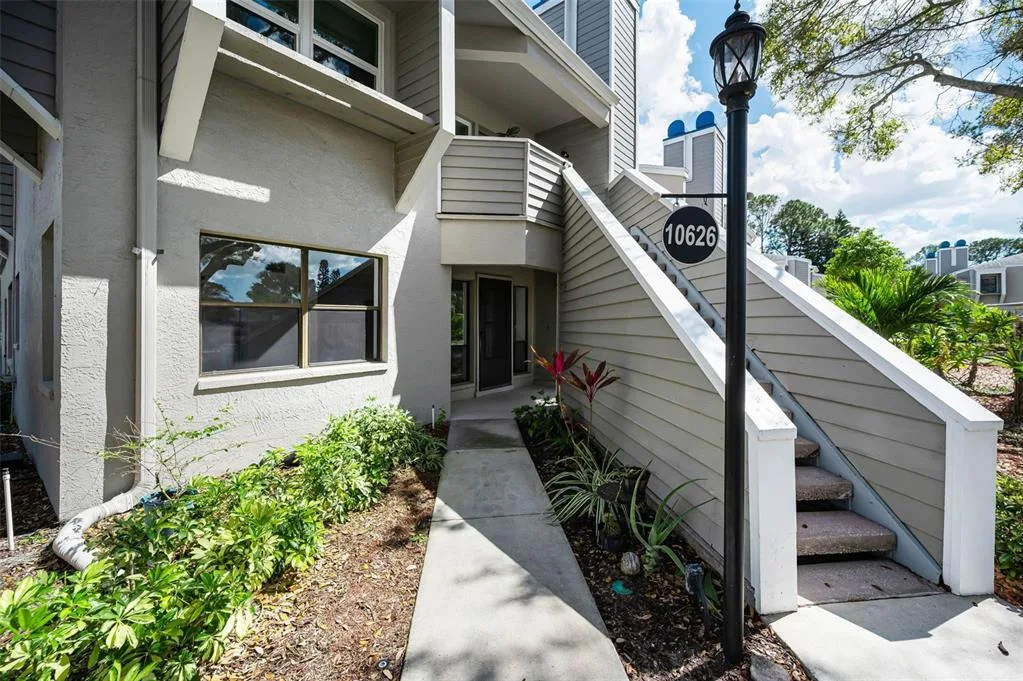 10626 LONGWOOD DRIVE # 102, SEMINOLE, FL 33777