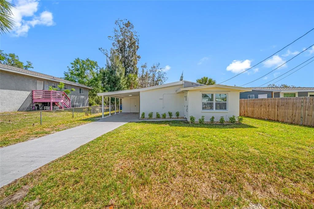6908 11TH AVENUE E, PALMETTO, FL 34221