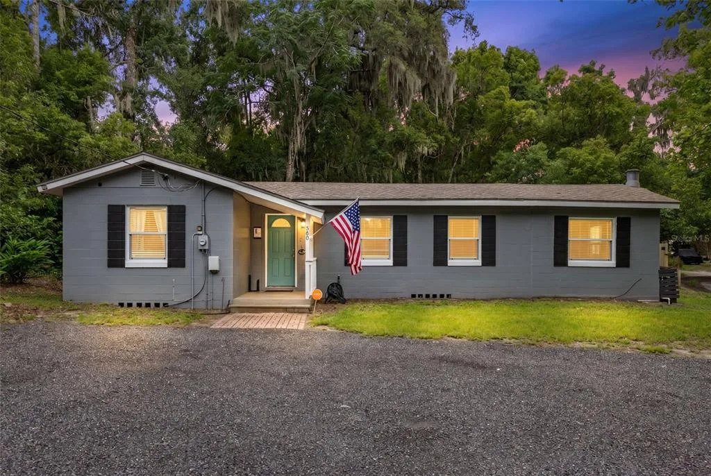 580 LAKEVIEW AVENUE, ORANGE CITY, FL 32763