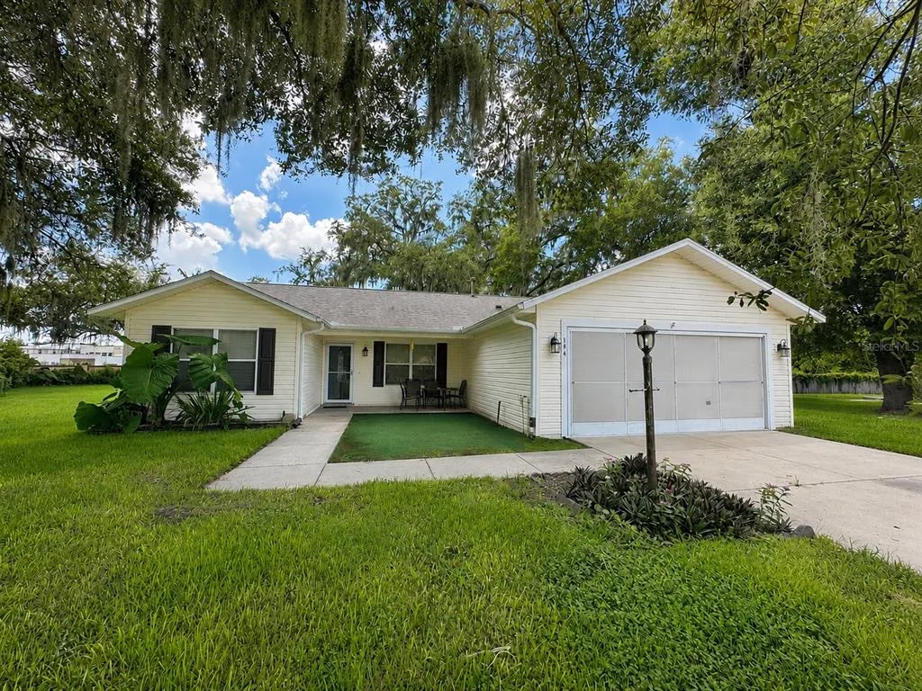 104 CHERRY BLOSSOM LANE, LADY LAKE, FL 32159