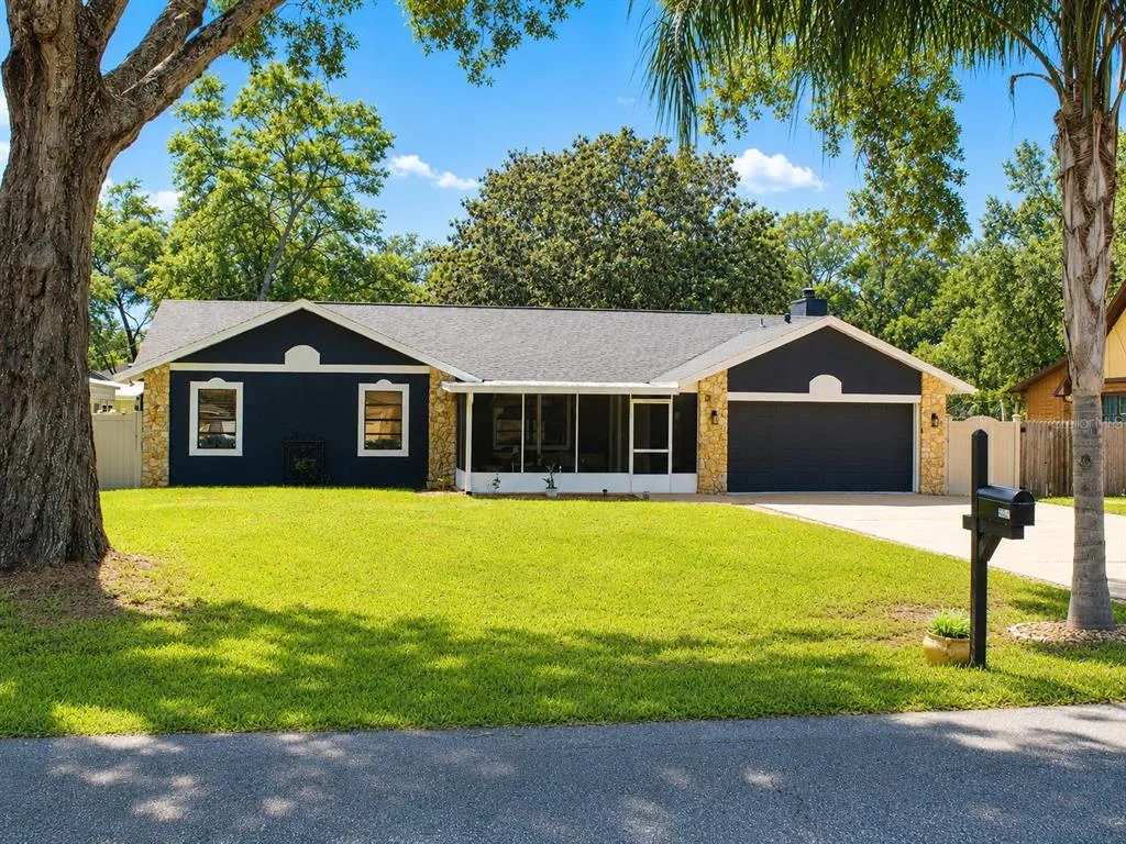 27627 LOIS DRIVE, TAVARES, FL 32778
