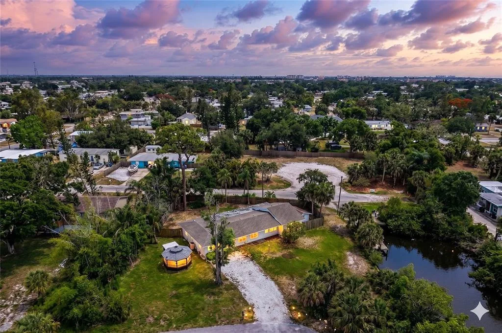 807 LUCILLE AVENUE, NOKOMIS, FL 34275