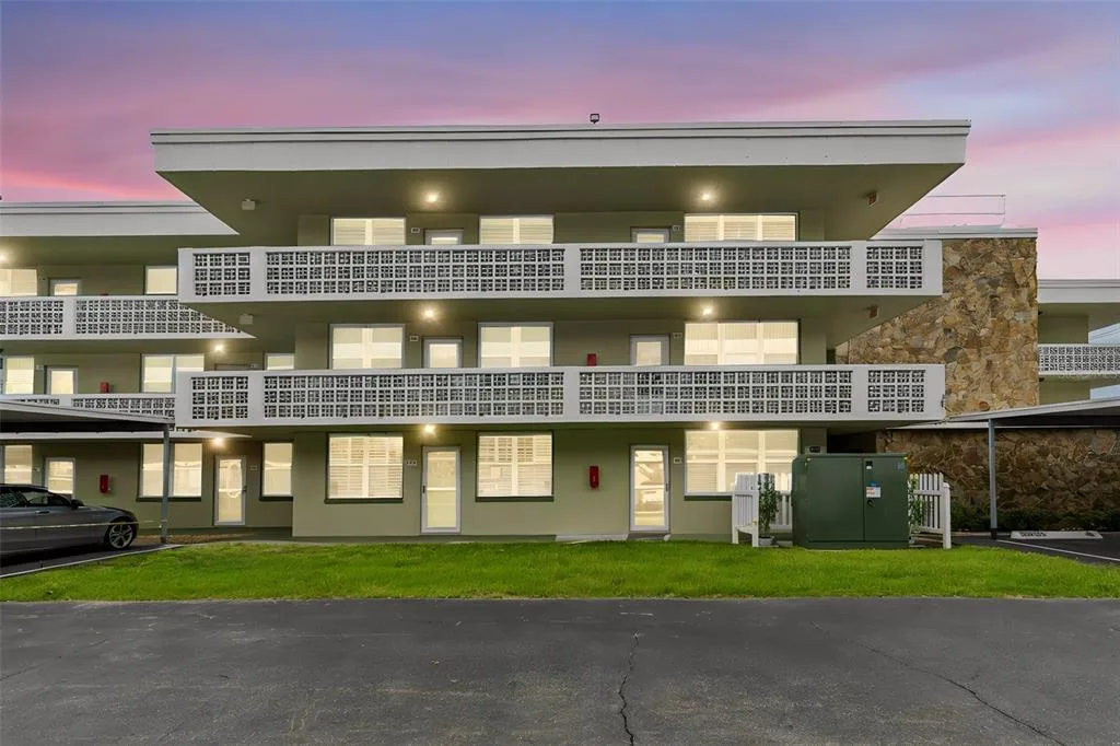 4885 1ST ST NE # 307, ST PETERSBURG, FL 33703