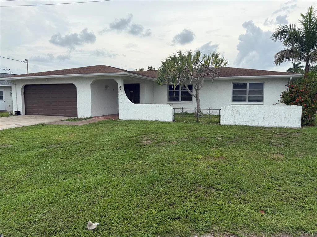 4339 S BAY CIRCLE, NORTH FORT MYERS, FL 33903