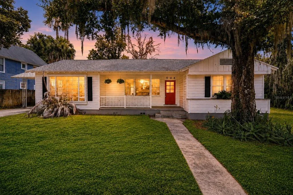 504 E CITRUS AVE, EUSTIS, FL 32726