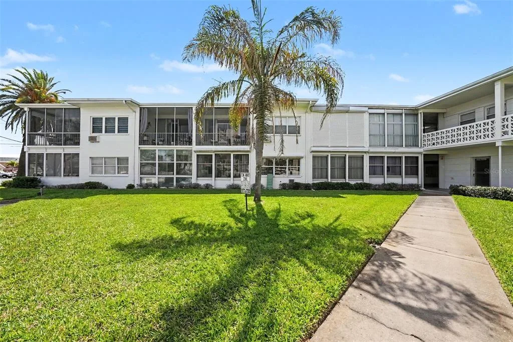 7050 SUNSET WAY # 11, ST PETE BEACH, FL 33706