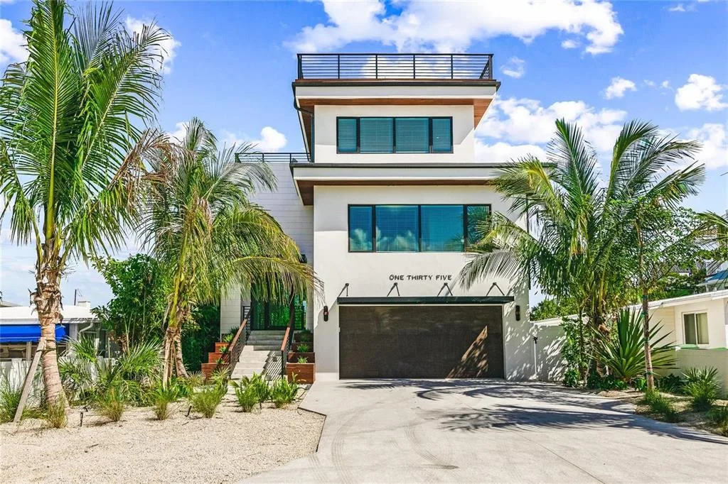 135 GRANT DRIVE, SARASOTA, FL 34236