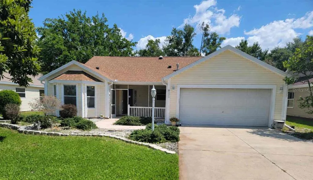 1033 OAK FOREST DRIVE, THE VILLAGES, FL 32162