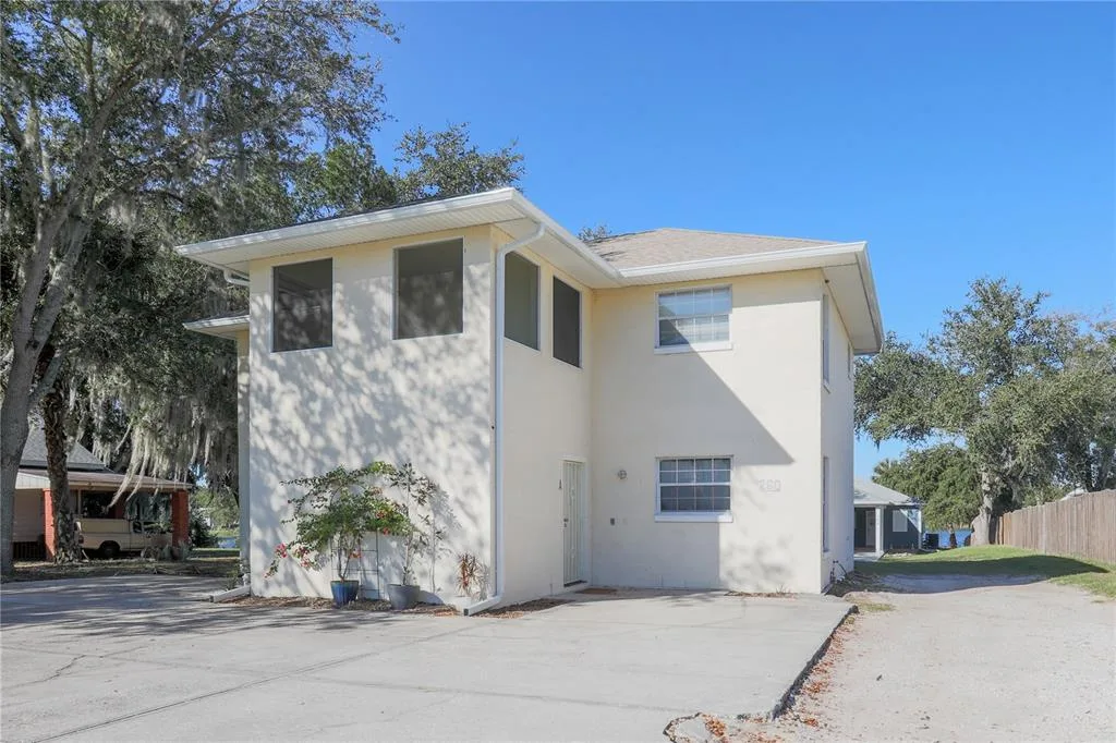 260 S CENTRAL AVENUE, UMATILLA, FL 32784