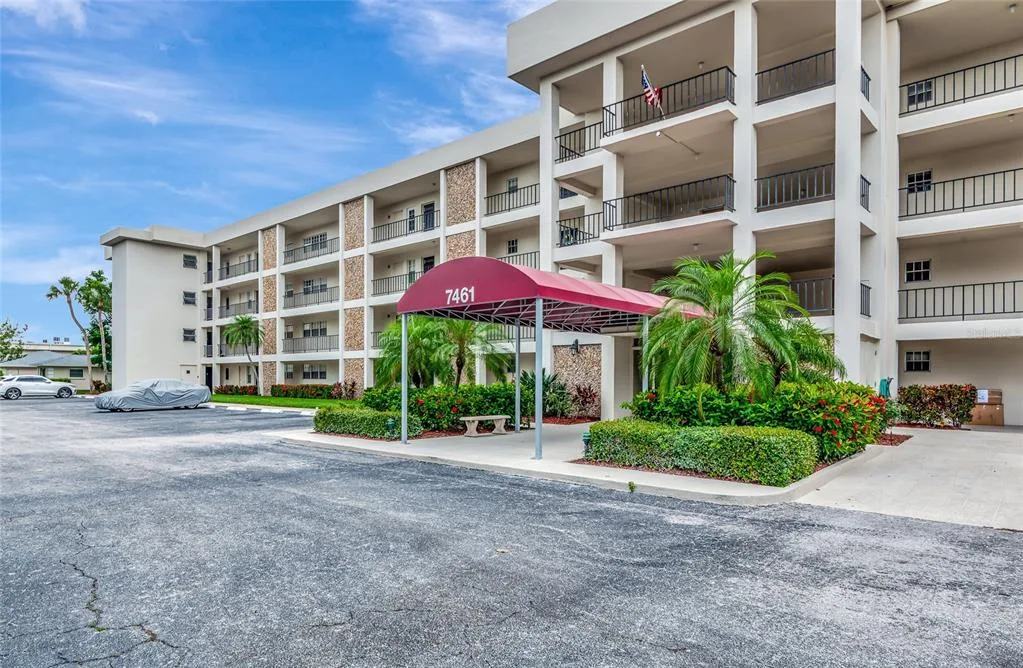 7461 W COUNTRY CLUB DRIVE N # 203, SARASOTA, FL 34243