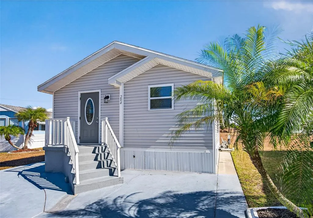 204 CROWN POINT DRIVE, NOKOMIS, FL 34275