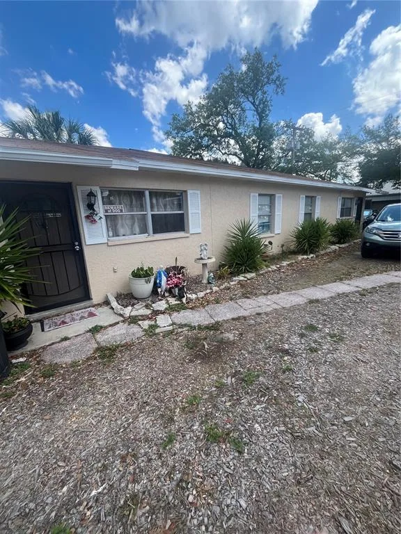 8604 N BRANCH AVENUE, TAMPA, FL 33604