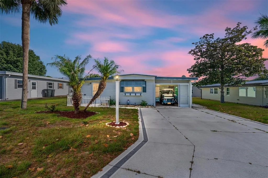 1027 VERMONT AVENUE, LADY LAKE, FL 32159