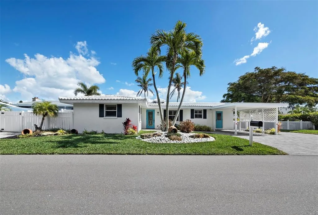 726 JUNGLE QUEEN WAY, LONGBOAT KEY, FL 34228