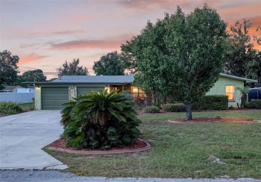 5216 SYDNEY ROAD, FRUITLAND PARK, FL 34731