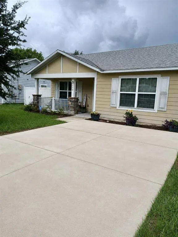 214 W ELLA J GILMORE STREET, APOPKA, FL 32703