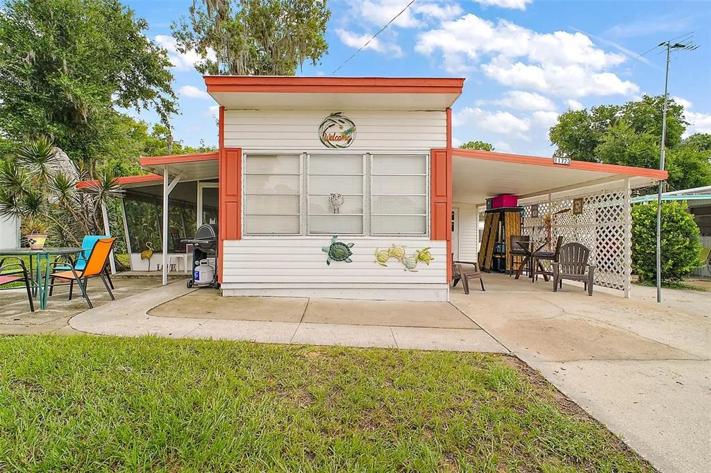 11723 MAGNOLIA AVENUE, TAVARES, FL 32778