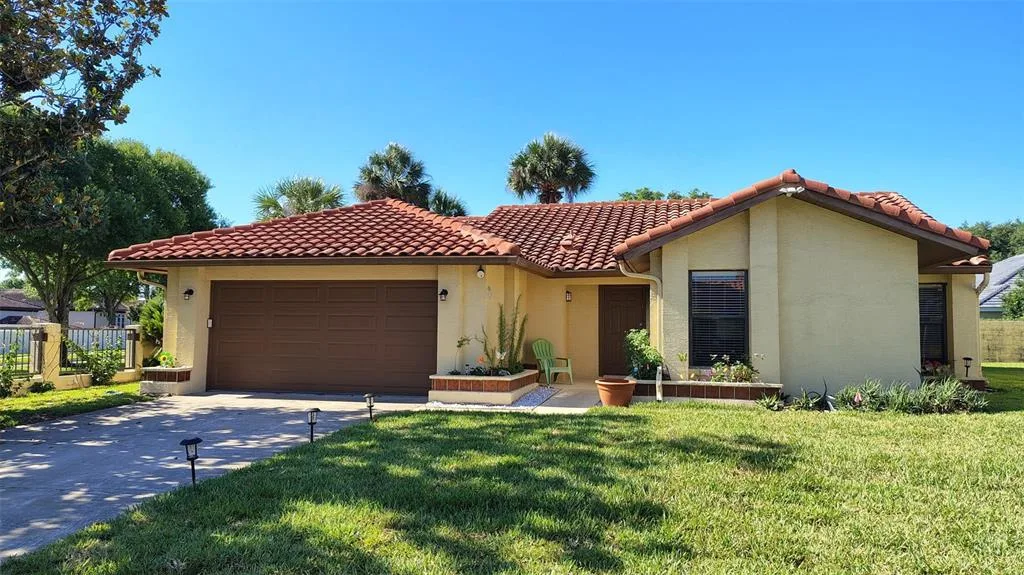 8215 ROLLA COURT, ORLANDO, FL 32836